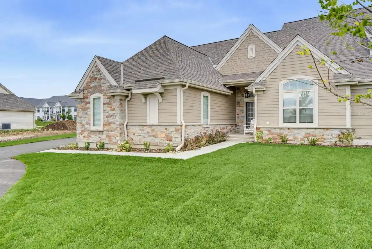 1620-belmont-ln-26-oconomowoc-wi-53066/hzid_17f7284f
