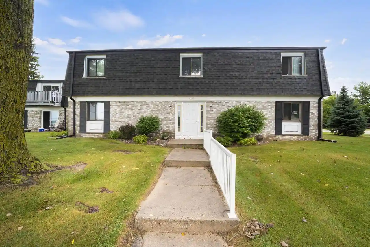 1712-creek-rd-203-west-bend-wi-53090/hzid_967689b5