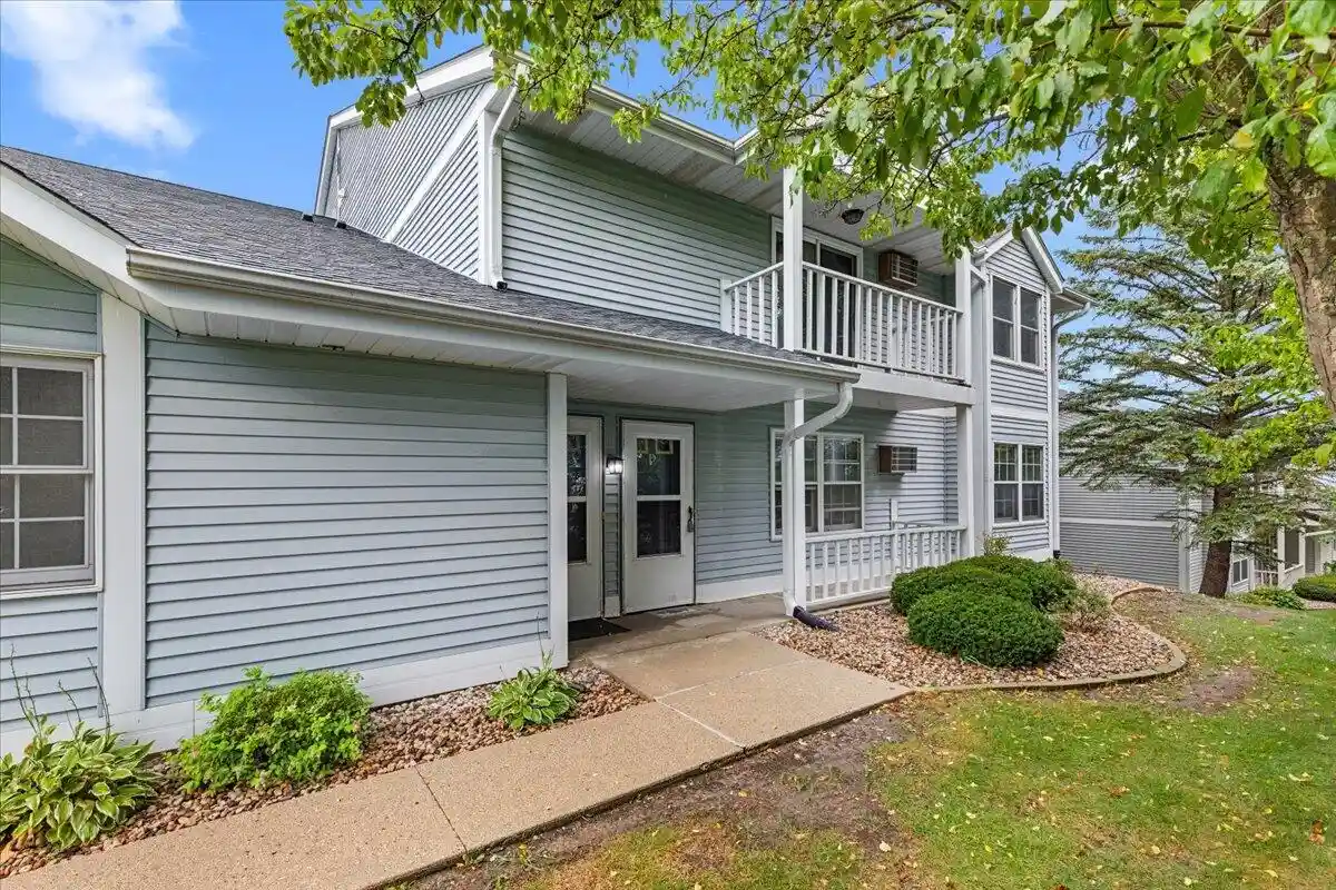 621-barrington-ct-d-west-bend-wi-53095/hzid_c0a84ebb