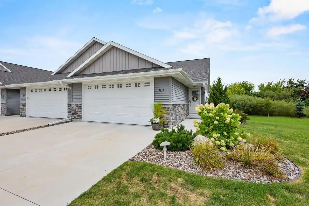 4842-n-marlo-way-33-appleton-wi-54913/hzid_e08d17c6