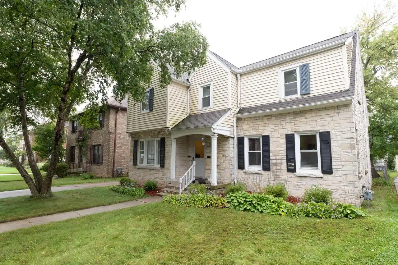 4041-n-bartlett-ave-4043-milwaukee-wi-53211/hzid_3c24179b
