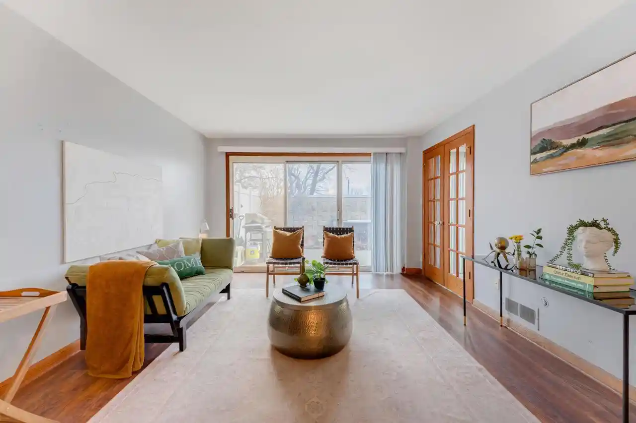 2525-s-shore-dr-1d-milwaukee-wi-53207/hzid_1a2d4a5a