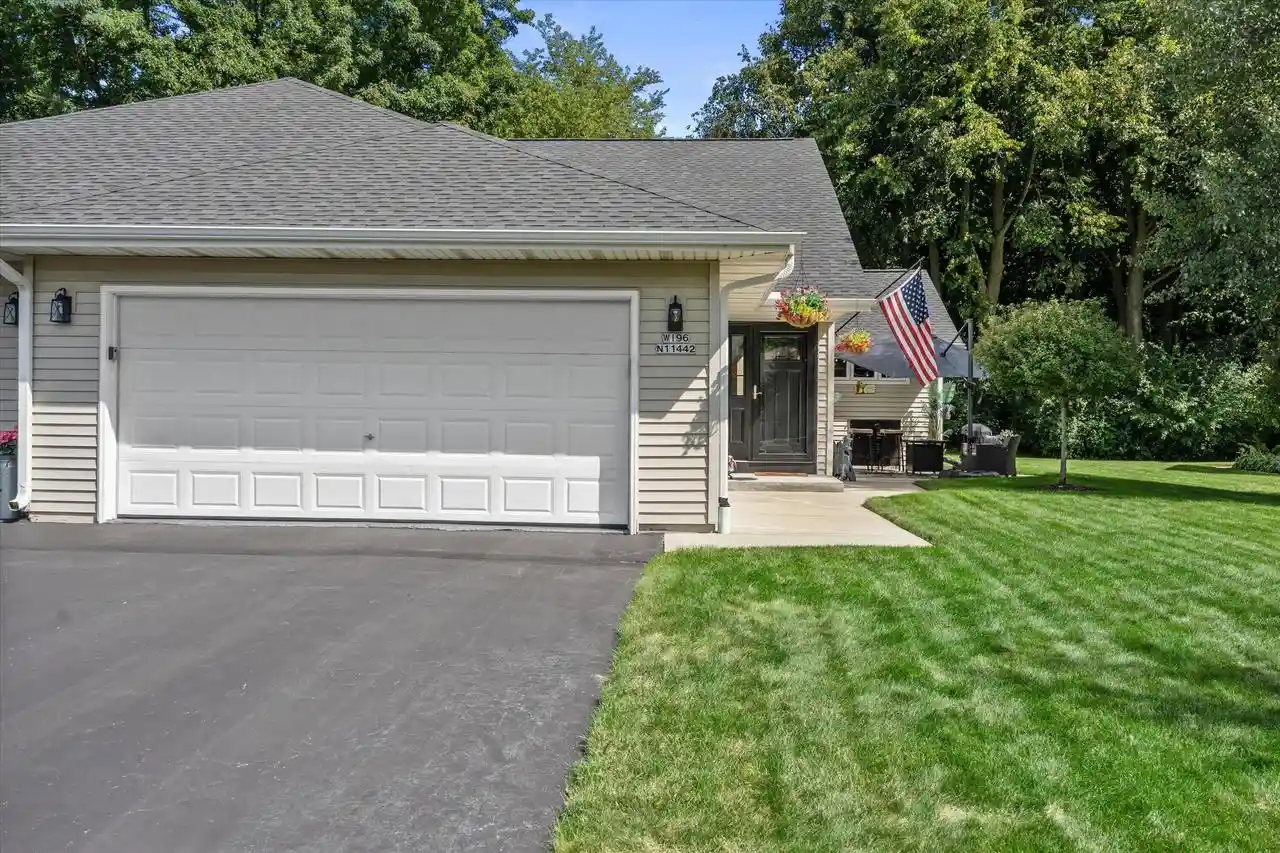 w196n11442-shadow-wood-dr-2-germantown-wi-53022/hzid_30b06089