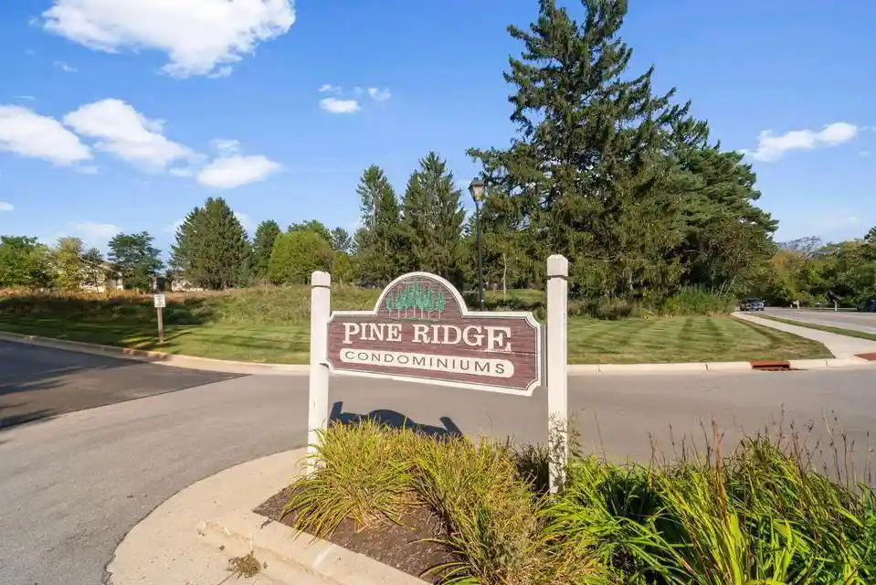 2112-pine-ridge-ct-f-grafton-wi-53024/hzid_7c229c78