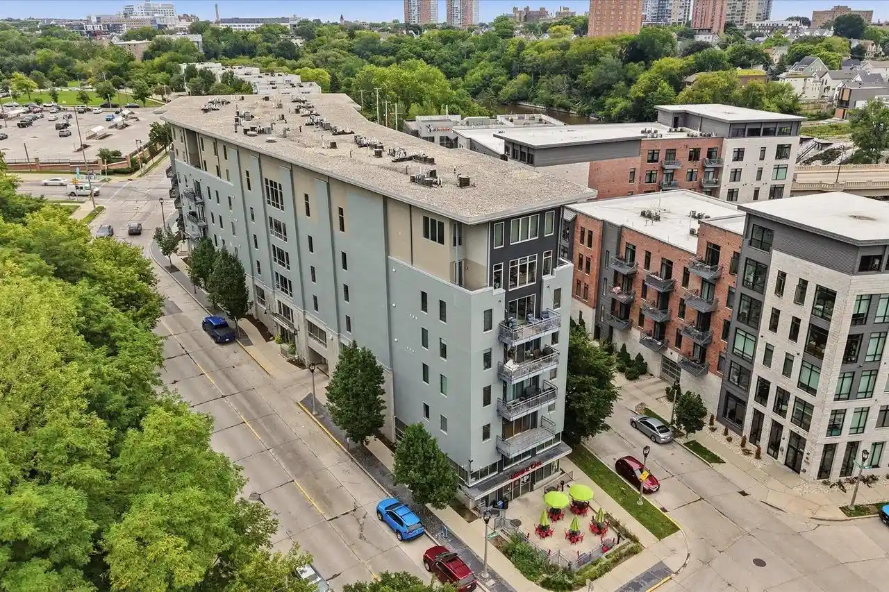 2080-n-commerce-st-101-milwaukee-wi-53212/hzid_9ff4ba51