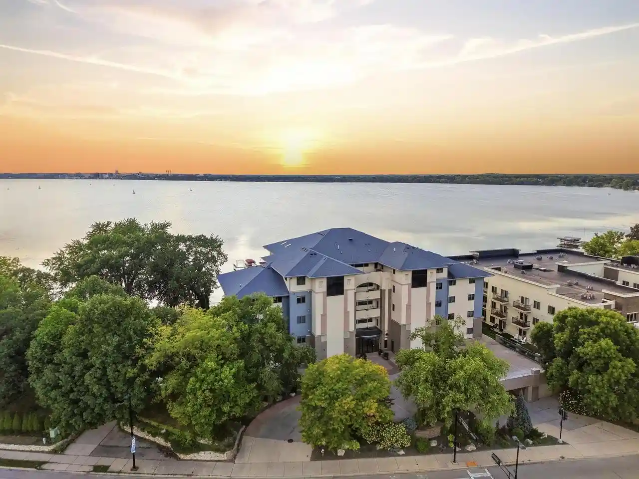 4101-monona-dr-404-monona-wi-53716/hzid_ee6ae964