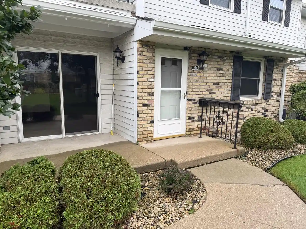 8631-31st-court-102-kenosha-wi-53142/hzid_40091d7f