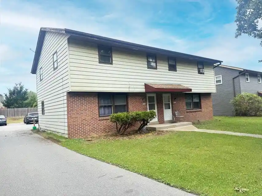 7951-n-94th-street-7953-milwaukee-wi-53224/hzid_ba3c62fe