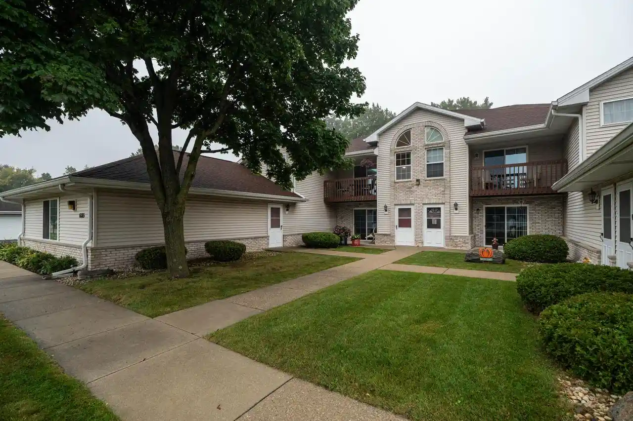 6185-s-creekside-dr-5-cudahy-wi-53110/hzid_36cf781f