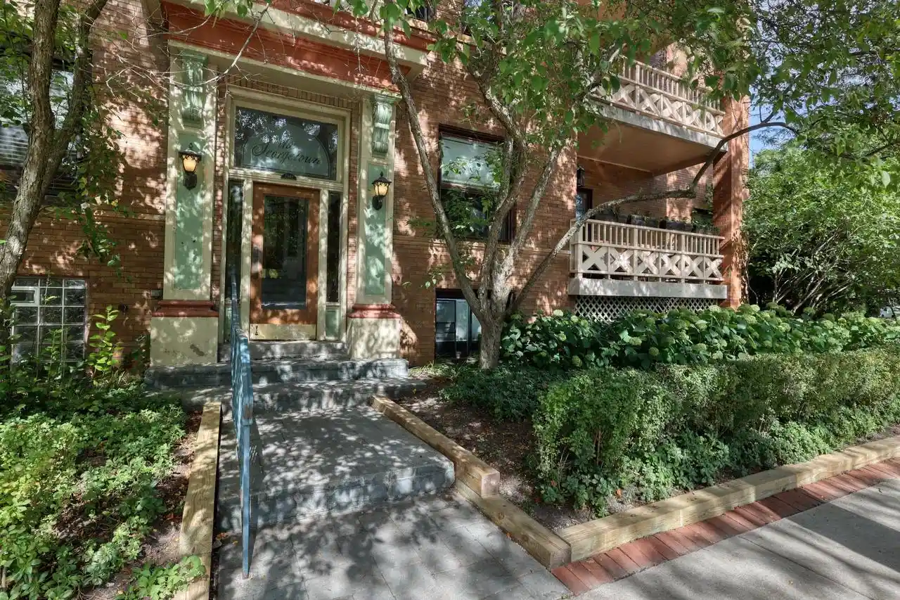 2649-n-hackett-ave-2-milwaukee-wi-53211/hzid_e9223c87