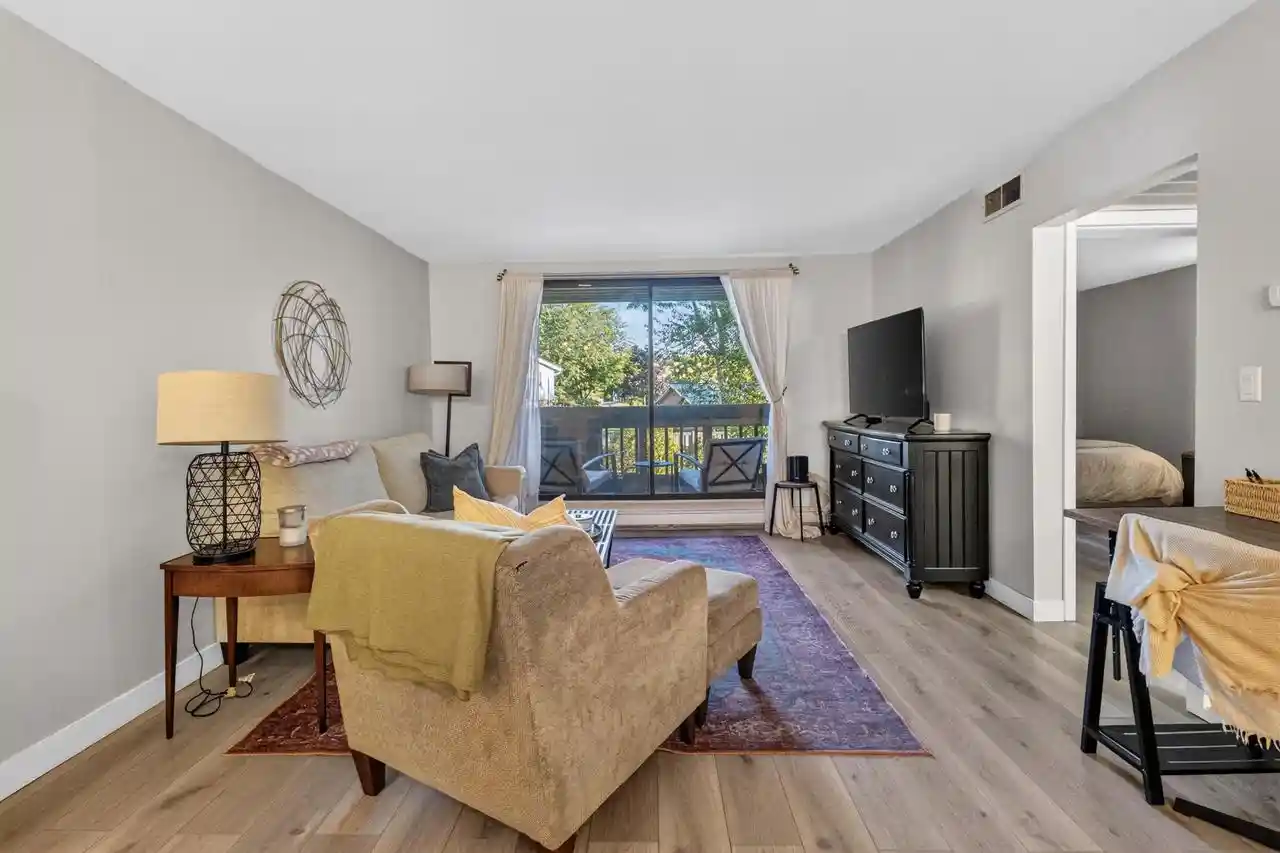 2300-w-good-hope-rd-243-glendale-wi-53209/hzid_21b02271