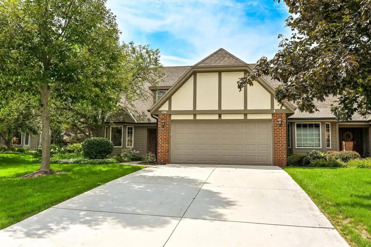 645-willowick-ct-a-brookfield-wi-53045/hzid_809c34ca