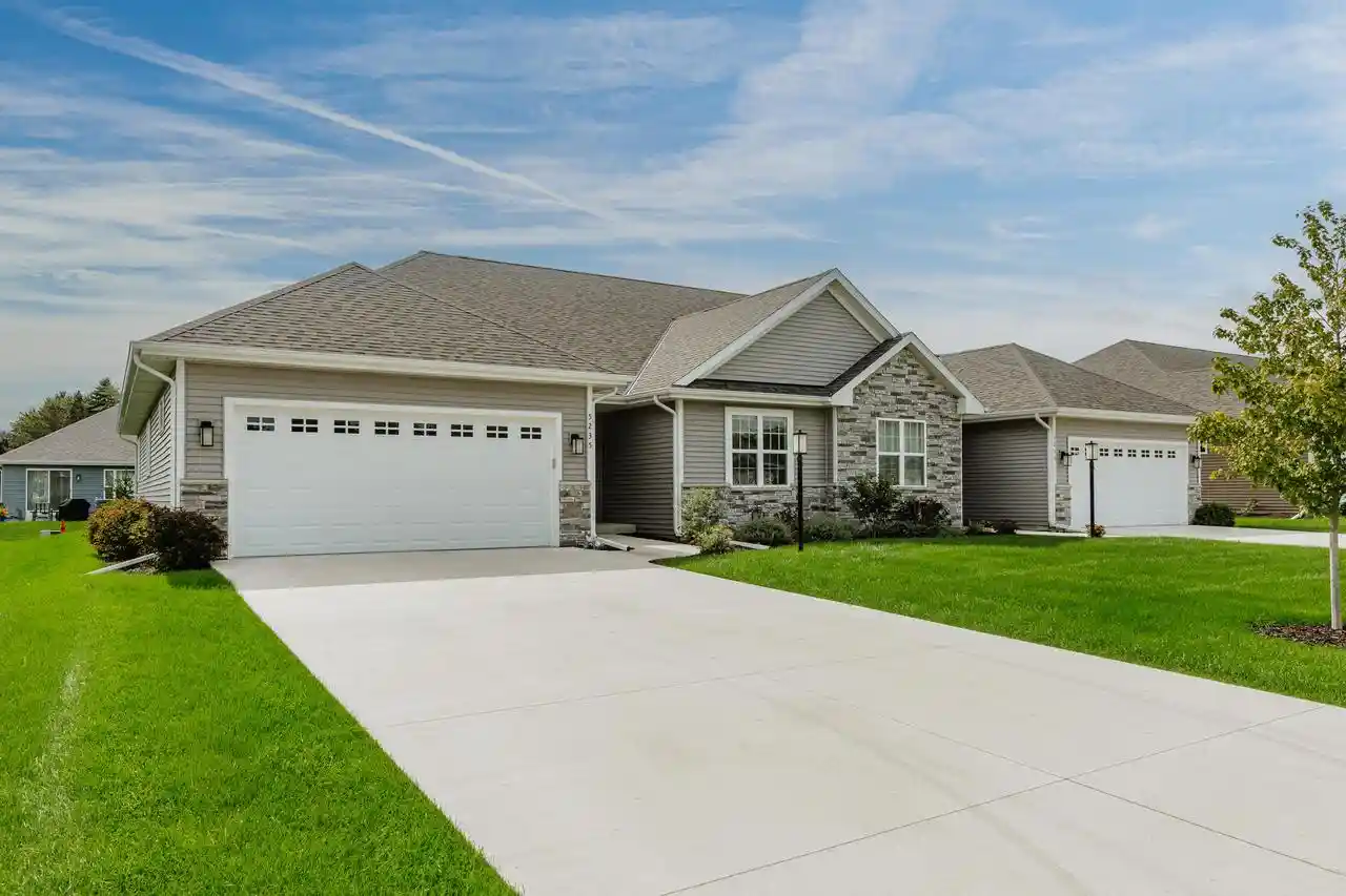 5235-briarwood-cir-28-racine-wi-53402/hzid_c3e19db1