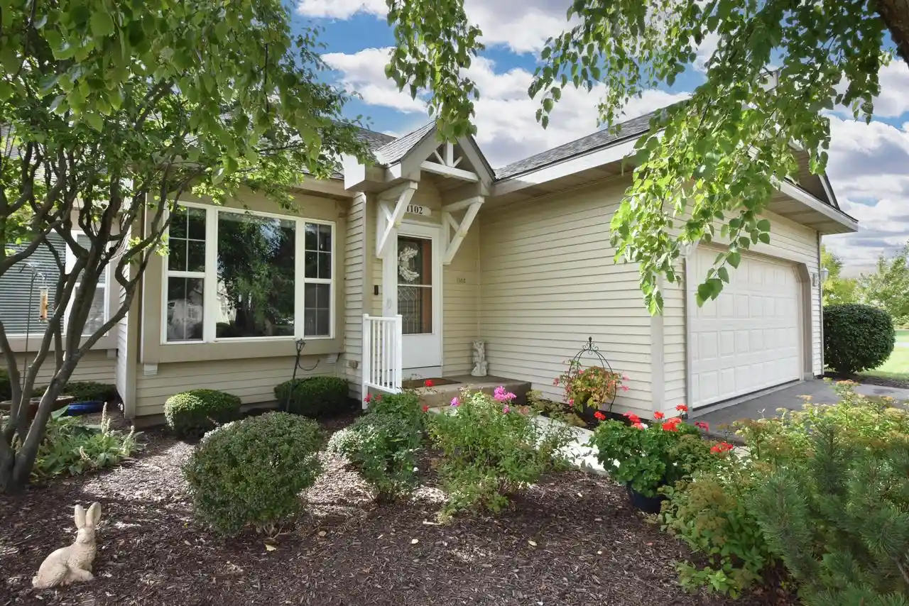 1102-25th-avenue-17-kenosha-wi-53140/hzid_4d7b064d