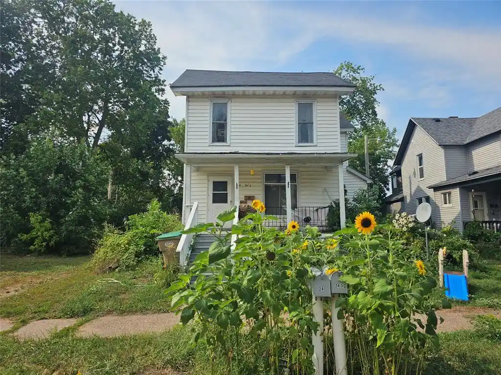 24-w-birch-st-1-2-chippewa-falls-wi-54729/hzid_0eb94ea0