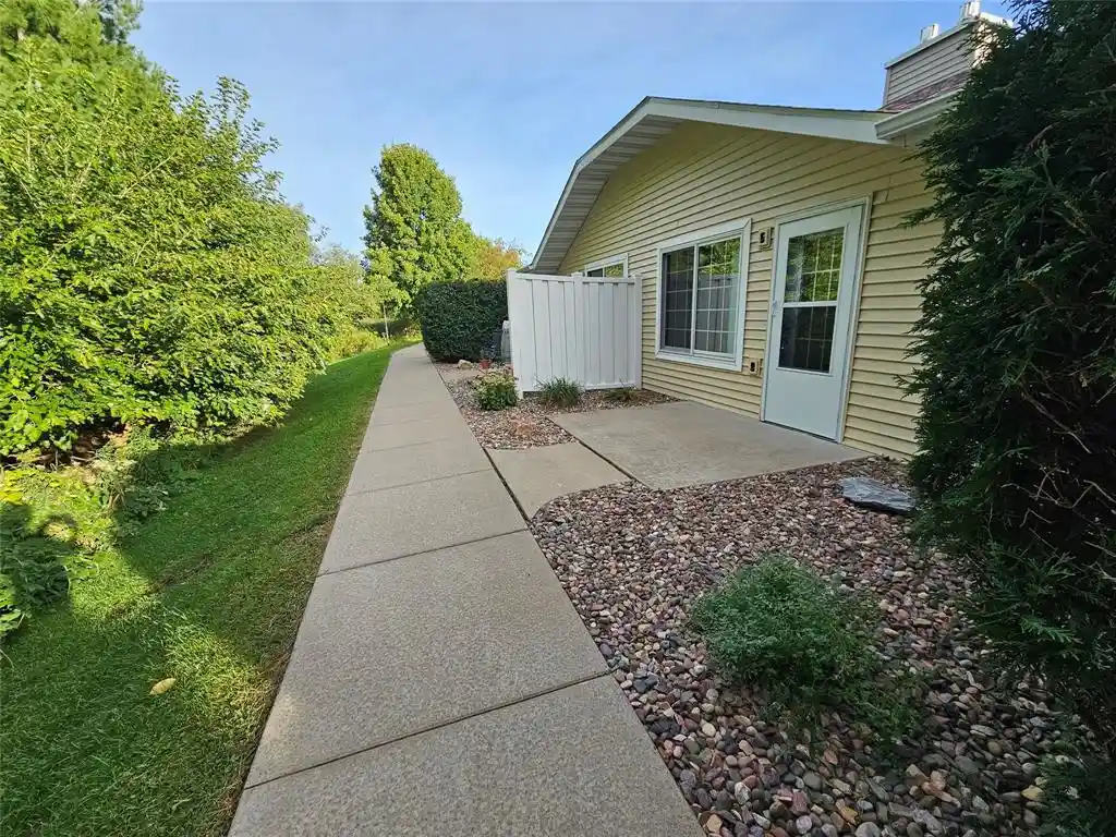 3330-s-robin-meadows-ln-3330-eau-claire-wi-54701/hzid_198c6ece