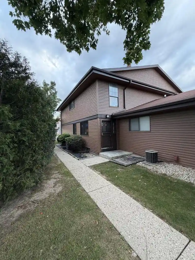 6972-n-raintree-ct-milwaukee-wi-53223/hzid_38613b9f