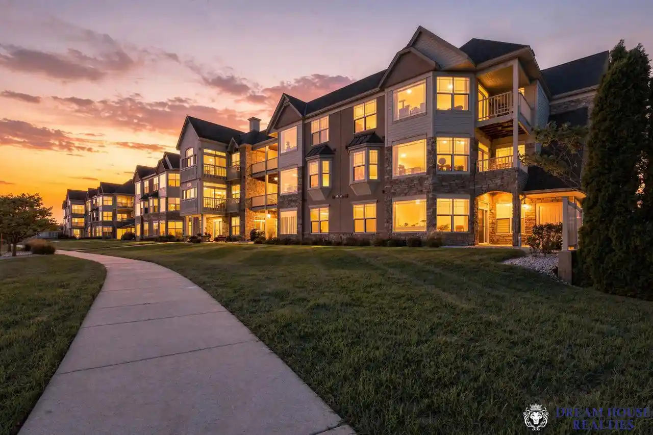 6955-s-riverwood-blvd-n-b03-franklin-wi-53132/hzid_0cd8c38d