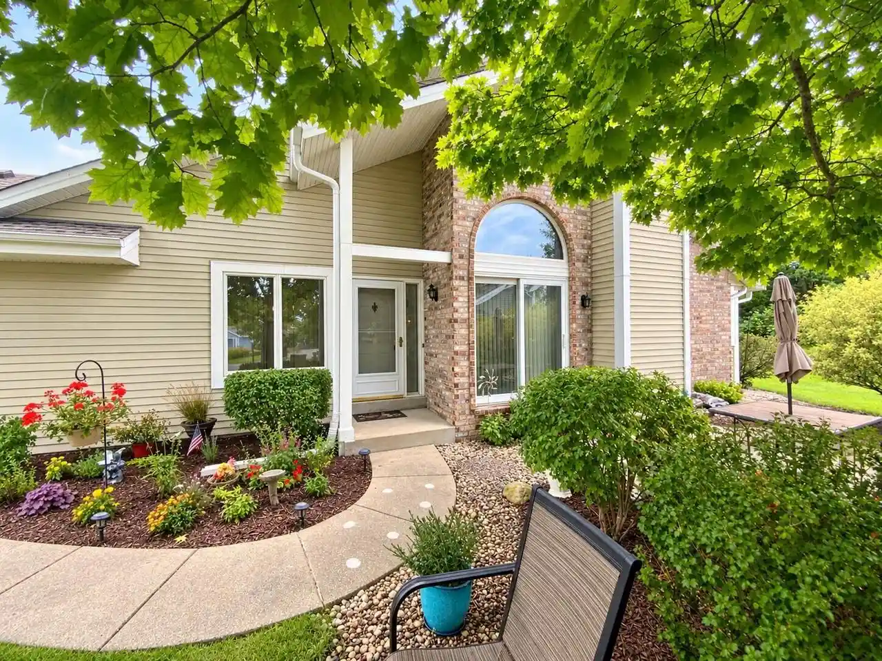 105-e-sutton-pl-a-waukesha-wi-53188/hzid_0c5565aa