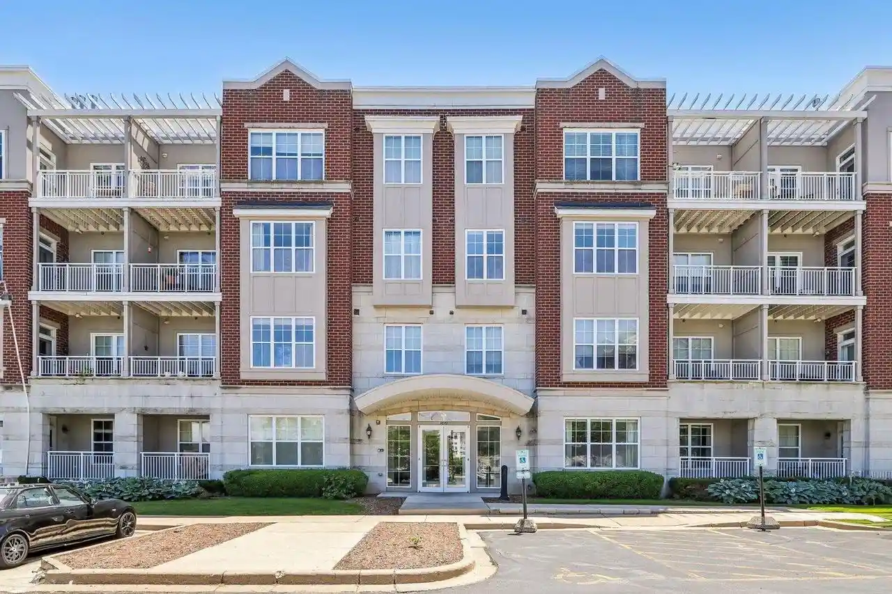 3872-s-lake-dr-402-saint-francis-wi-53235/hzid_e99c827b