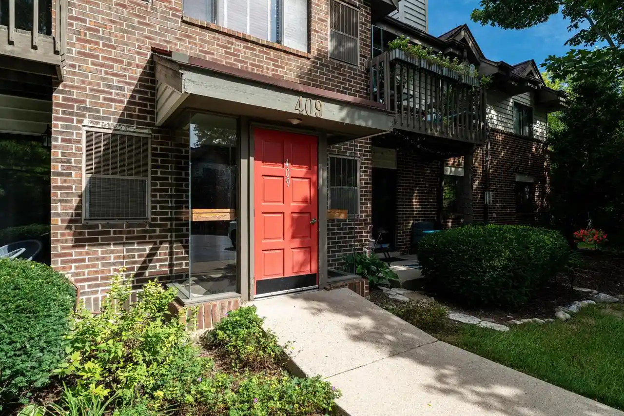 409-n-main-st-b-thiensville-wi-53092/hzid_959240ef
