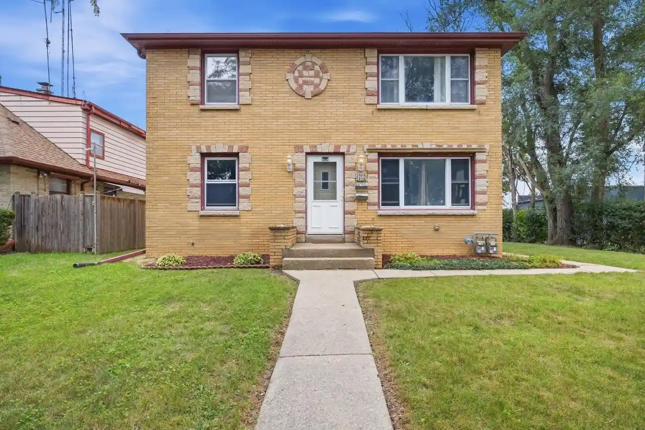 3056-s-93rd-street-3060-milwaukee-wi-53227/hzid_4c02f20b