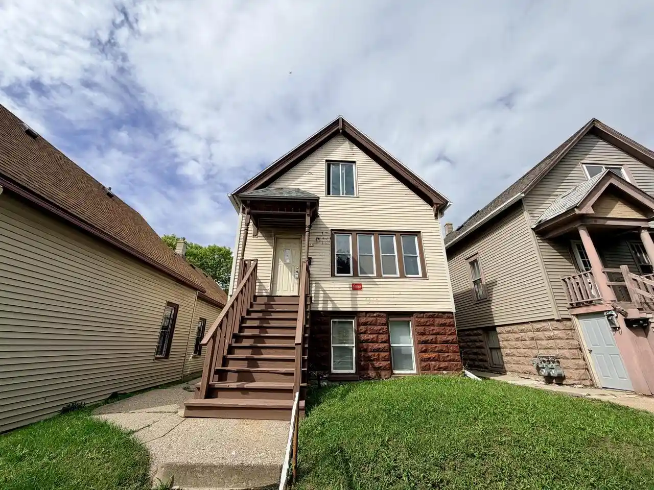 2363-s-9th-street-2363a-milwaukee-wi-53215/hzid_82620b03