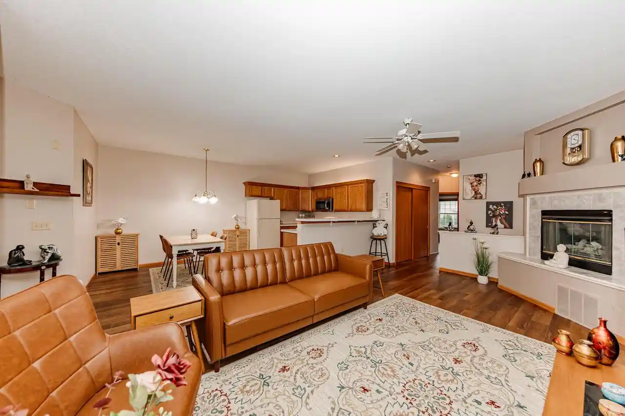 11200-w-gilbert-ave-d-milwaukee-wi-53226/hzid_a8dd1ea7