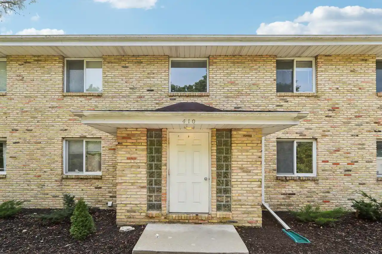 410-cheviot-chase-3-waukesha-wi-53186/hzid_fff89aeb