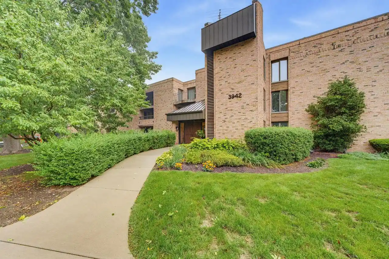 3942-n-oakland-ave-135-milwaukee-wi-53211/hzid_219d5b90
