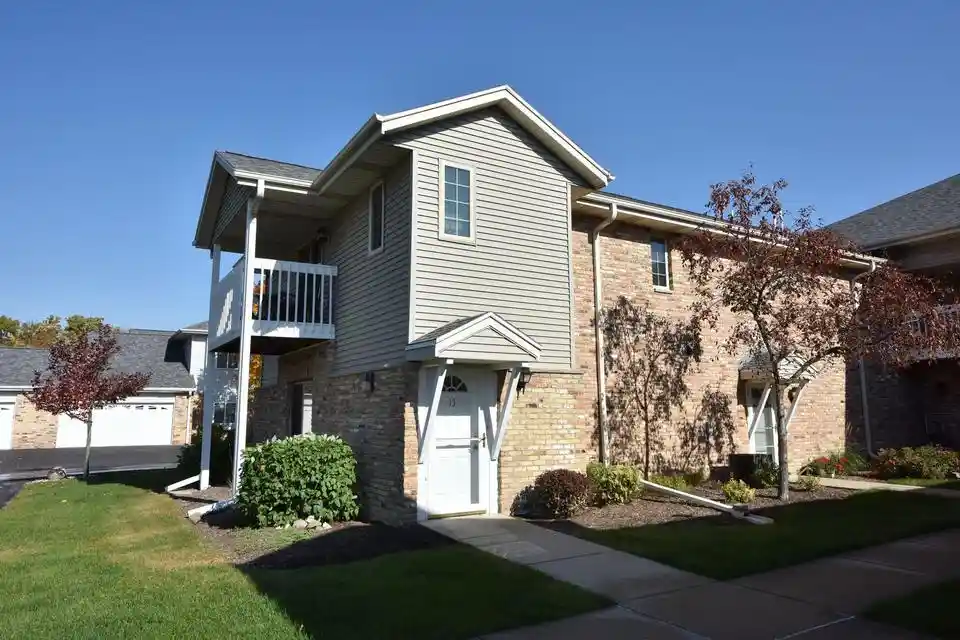 435-w-aspen-dr-15-oak-creek-wi-53154/hzid_e70ed01f