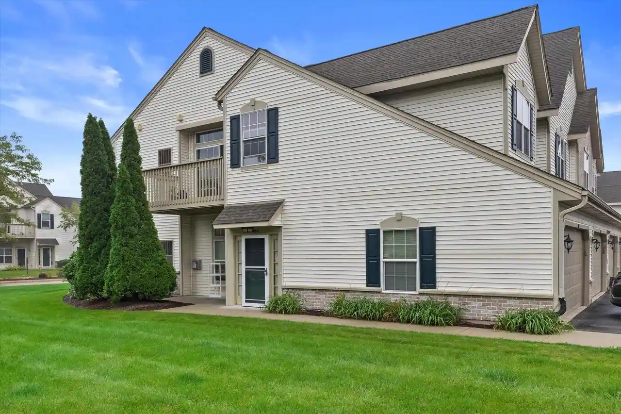 1052-bedford-ct-201-racine-wi-53406/hzid_3b85faeb