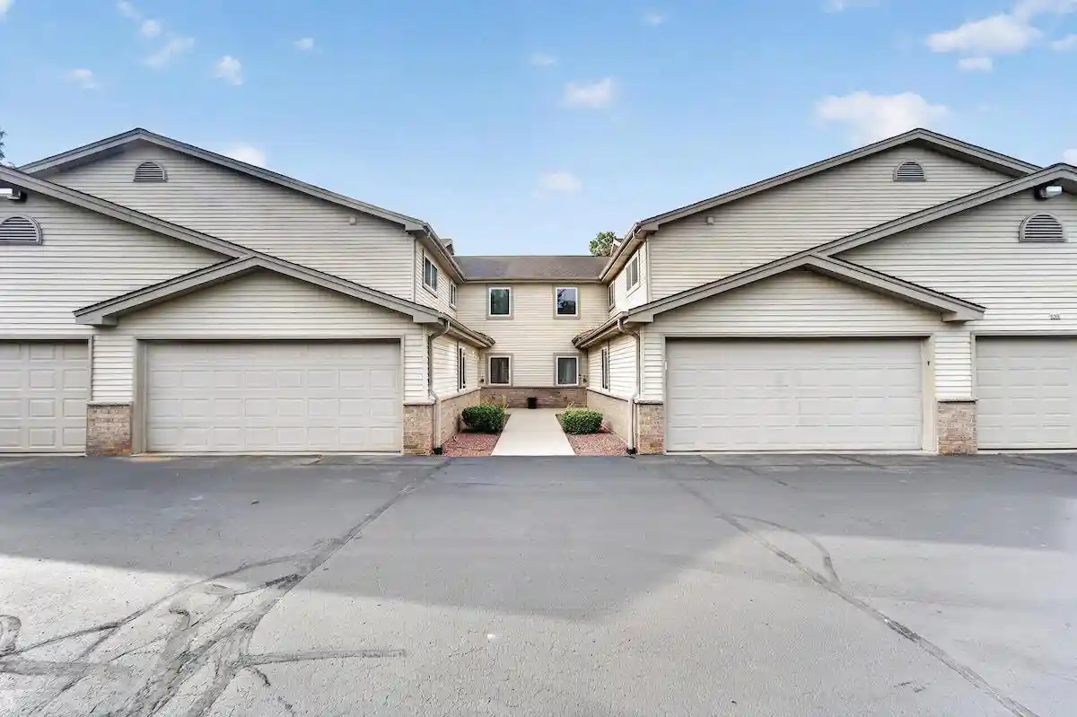 850-evergreen-dr-3-hartford-wi-53027/hzid_50805630