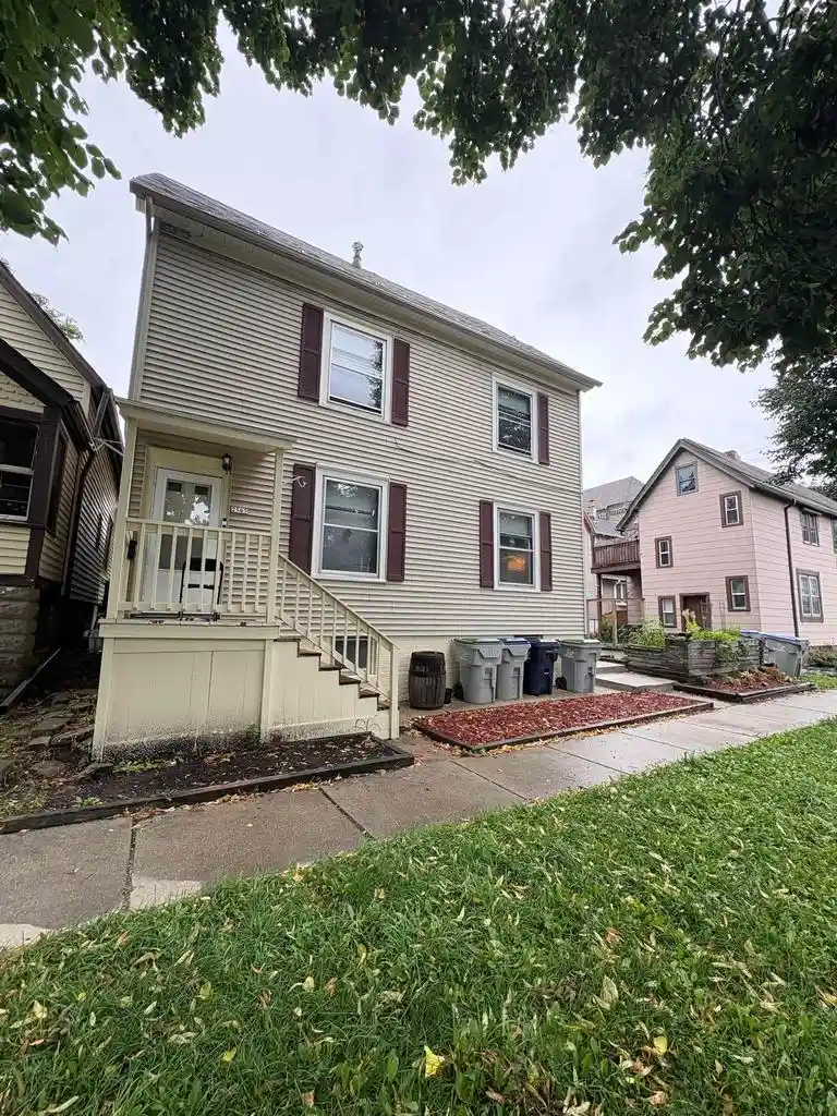 2565-n-weil-st-milwaukee-wi-53212/hzid_8a6b24bb