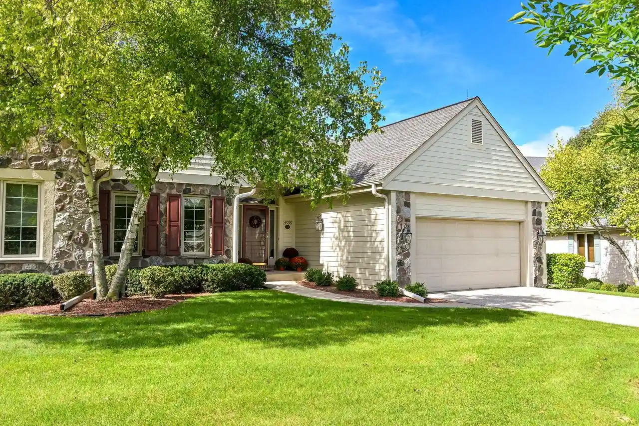 2636-w-lake-forest-ct-mequon-wi-53092/hzid_2b35c84d