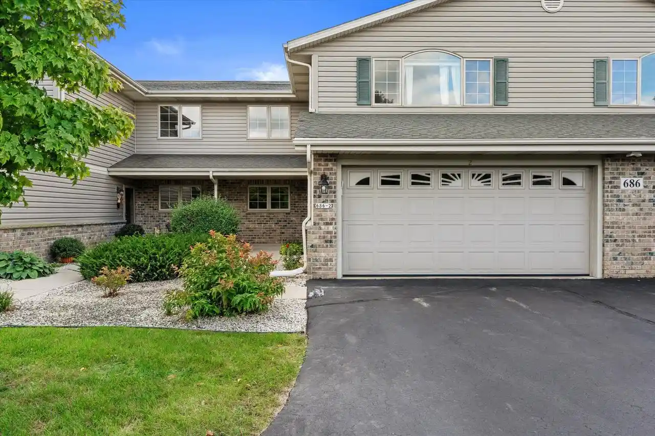 686-stoney-crk-ct-2-west-bend-wi-53095/hzid_5b2b379e
