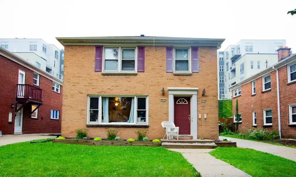4170-n-bartlett-ave-4172-milwaukee-wi-53211/hzid_162f4f83