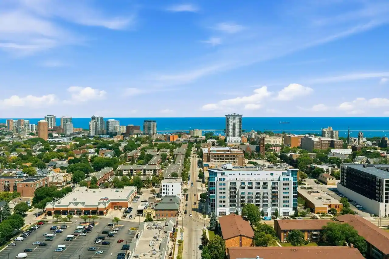 601-e-ogden-ave-504-milwaukee-wi-53202/hzid_1d713b9d