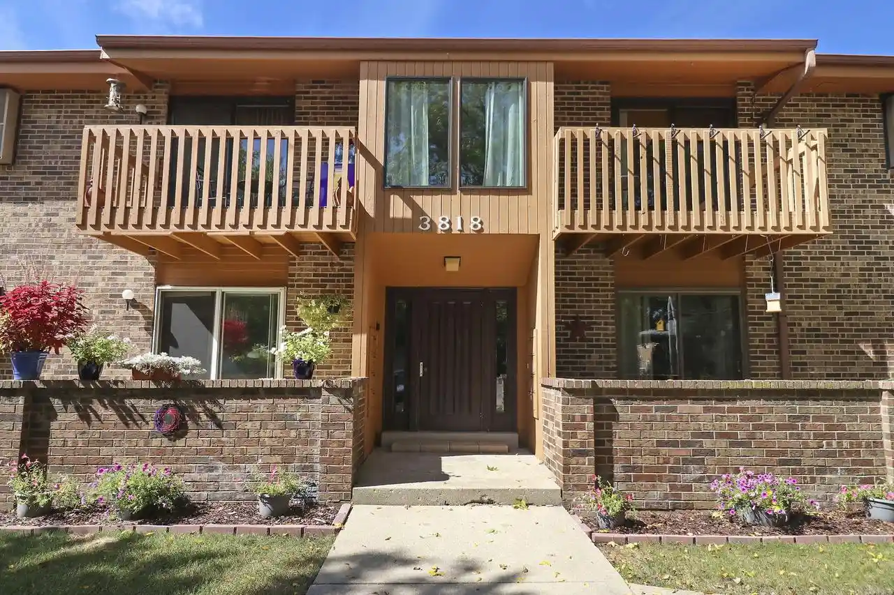 3818-cheyenne-ct-g-caledonia-wi-53404/hzid_2ad708a2