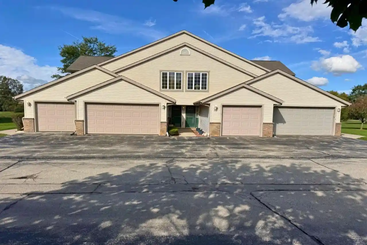 859-e-loos-st-2-hartford-wi-53027/hzid_34e6f84f