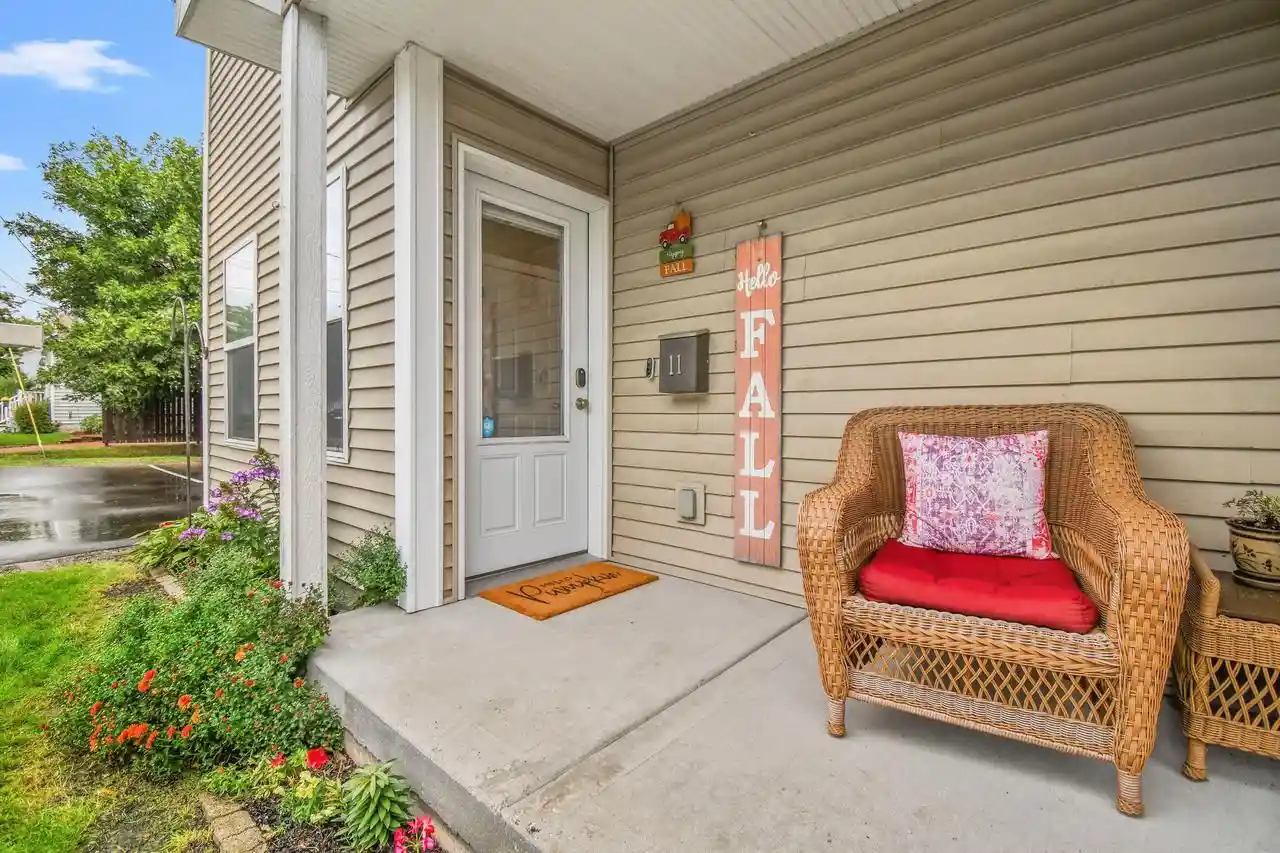 1011-summit-ave-11-stoughton-wi-53589/hzid_a1f4693d