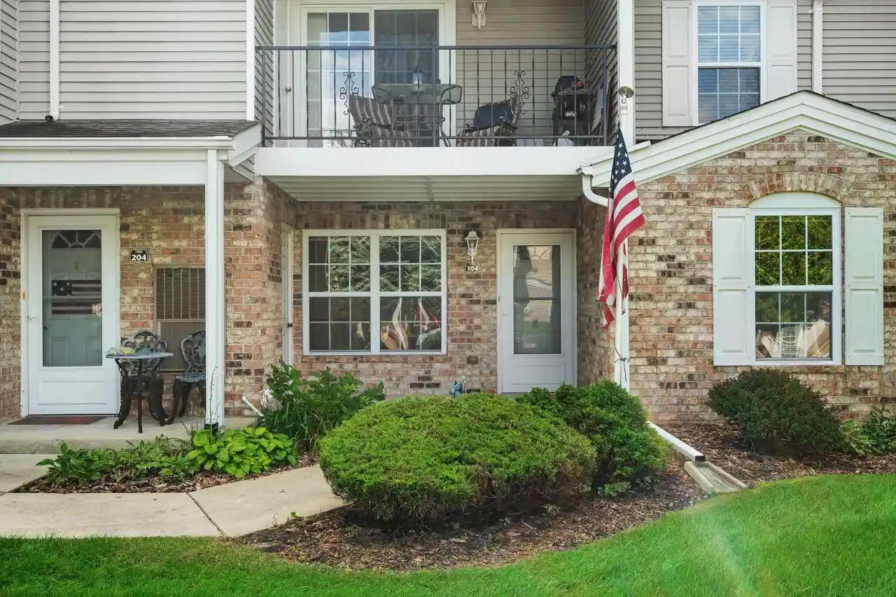 1102-n-sunnyslope-dr-104-mount-pleasant-wi-53406/hzid_222072e1
