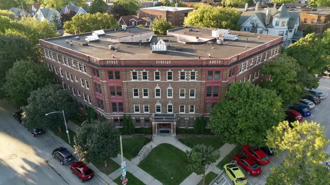 2230-e-bradford-ave-h-milwaukee-wi-53211/hzid_1be135c1