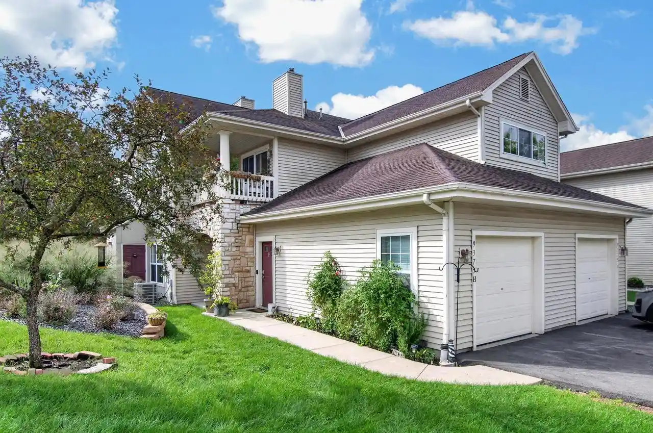 9375-s-cobblestone-way-h-franklin-wi-53132/hzid_a640ebb8