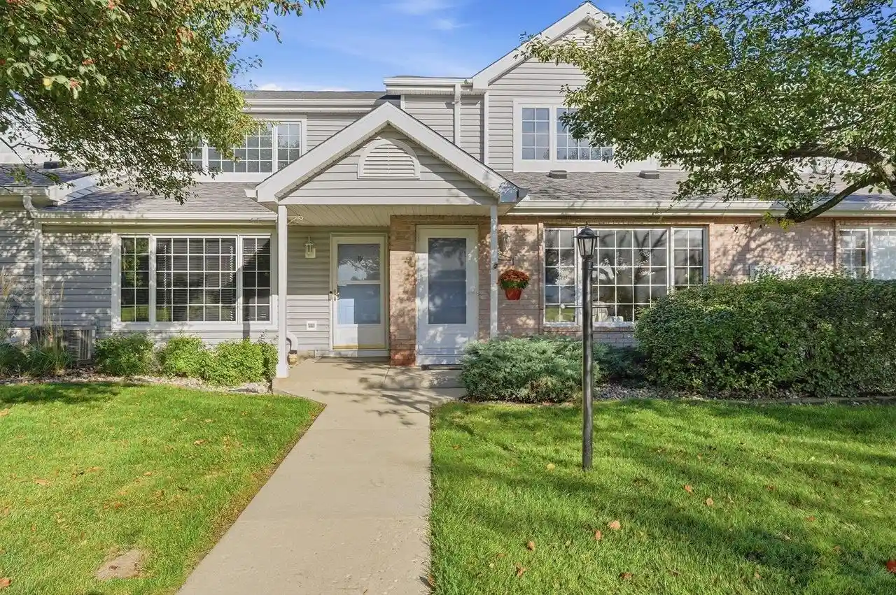10180-w-whitnall-edge-cir-c-franklin-wi-53132/hzid_e690c414