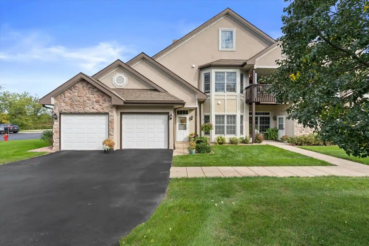 6716-s-34th-street-franklin-wi-53132/hzid_9c986e24