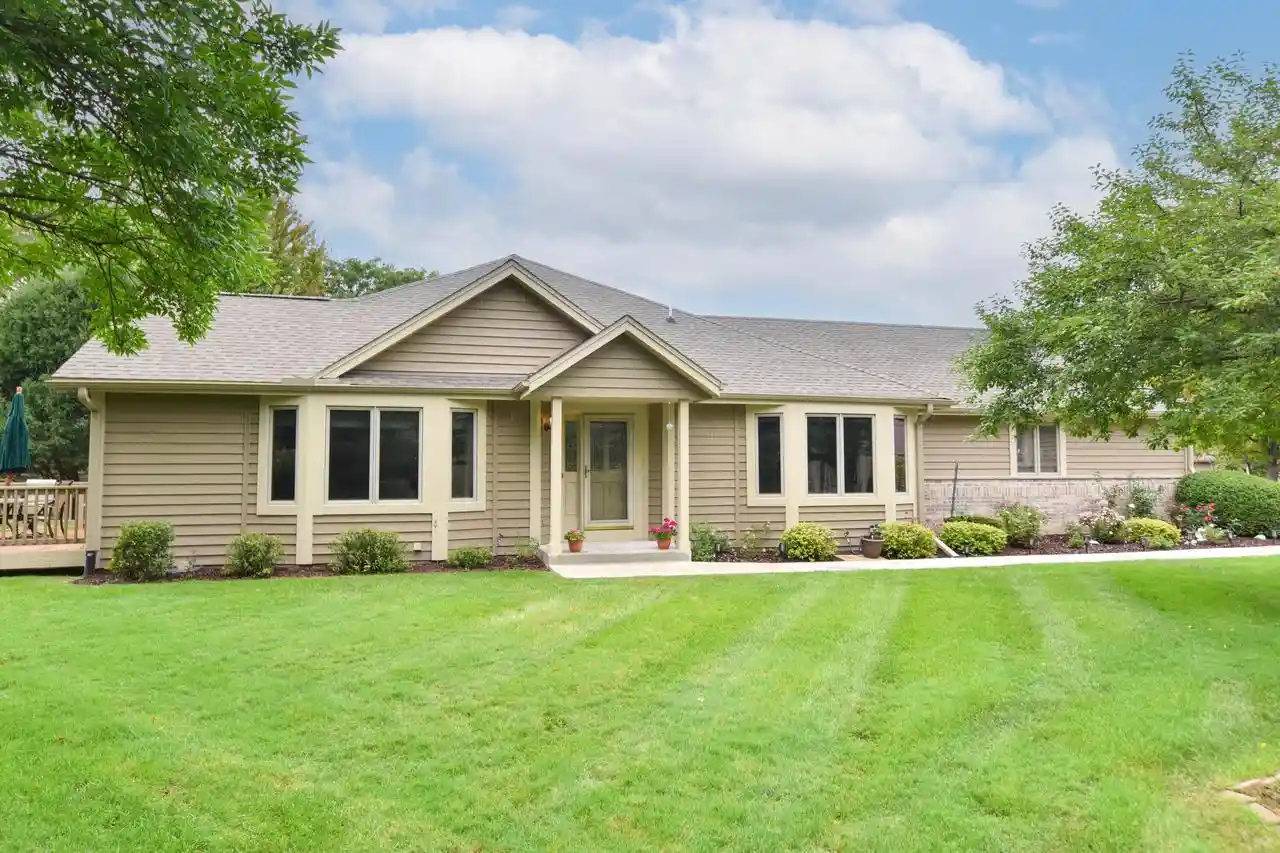 n21w24347-deer-park-ct-a-pewaukee-wi-53072/hzid_3beb7e19