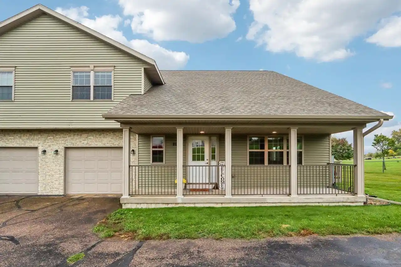 212-hometown-ave-fall-river-wi-53932/hzid_e47df11a