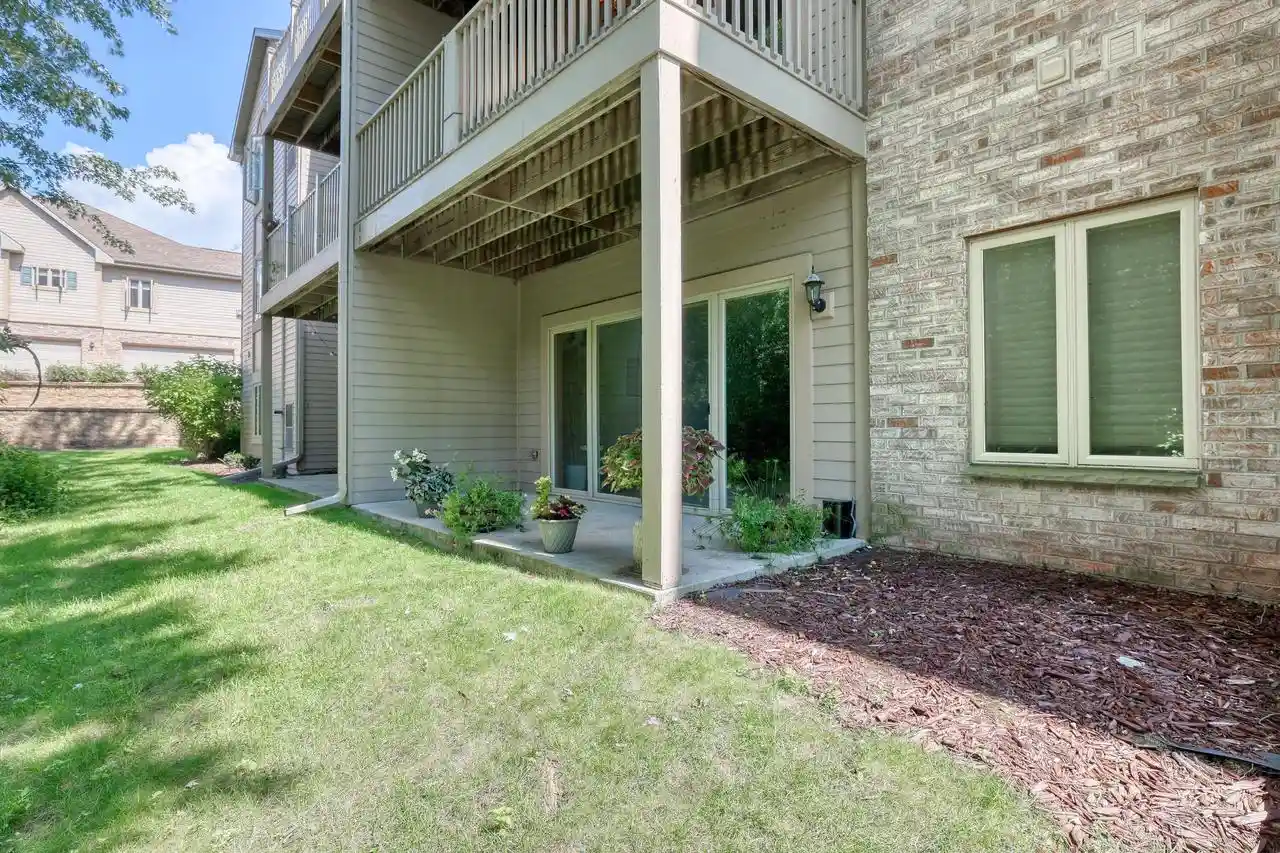 1500-gabriel-dr-7-waukesha-wi-53188/hzid_efd2cdb2