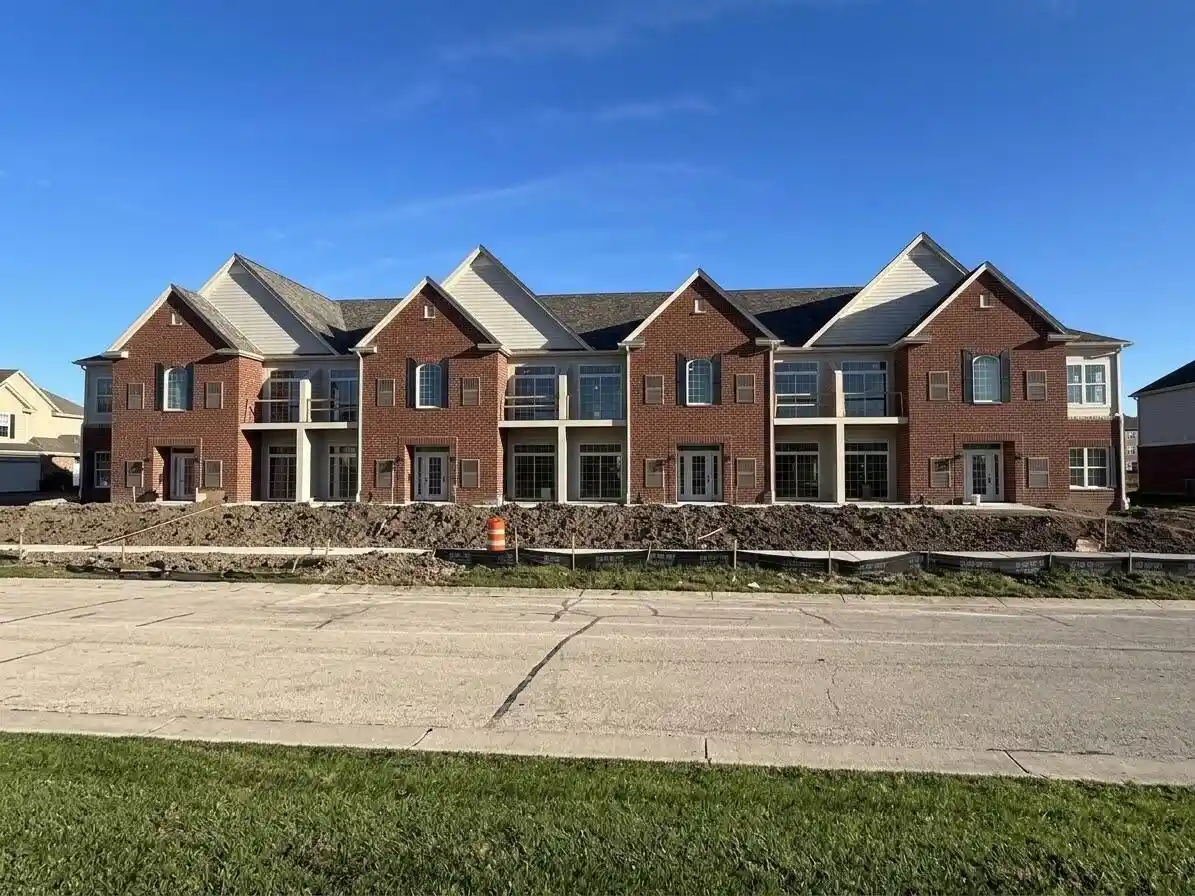 2394-w-colonial-woods-dr-201-oak-creek-wi-53154/hzid_a2158971